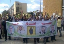 أساتذة المنصورة يتظاهرون تنديدًا باعتقال زملائهم