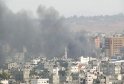 الكيان يشن سلسلة غارات على 8 أهداف بغزة وإصابة فلسطيني