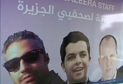 النيويورك تايمز: الحكم بسجن صحفيي "الجزيرة" يحرج الإدارة الأمريكية