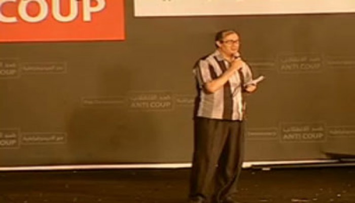 د.جمال حشمت للسفاح: "إلعب غيرها يا قاتل "!