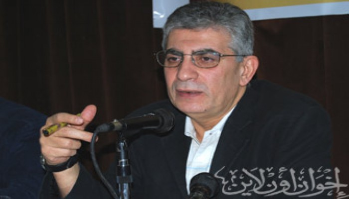 مؤرخ يقارن بين هيبة تنصيب مرسي والتحرش احتفالاً بالسفاح