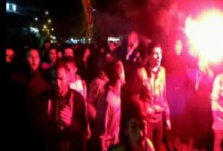 ههيا تنتفض في وقفة ليلية حاشدة للمطالبة بعودة الشرعية