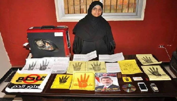 سلسلة بشرية لحرائر بورسعيد تطالب بالإفراج عن رشا جعفر