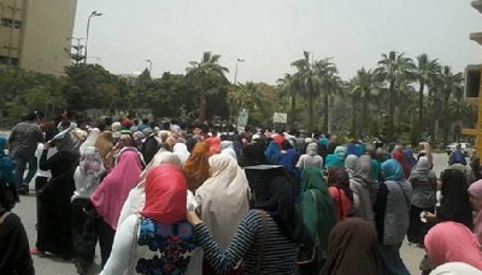 طلاب المنصورة يرفضون اغتصاب السفاح للسلطة بمسيرة حاشدة