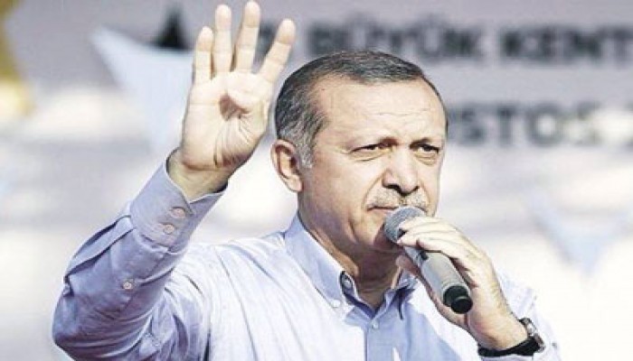 "أردوغان" يرفع شارة "رابعة" أثناء وضع أساس "أكبر مطار بالعالم"