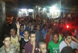 ثوار السويس يهتفون: "سيسي ﻳﺎ ﺧﺎﻳﻦ يا سفاح ﺷﻌﺐ ﺑﻠﺪﻧﺎ ﻗﺘﻞ ﺍﻟﺨﻮﻑ"