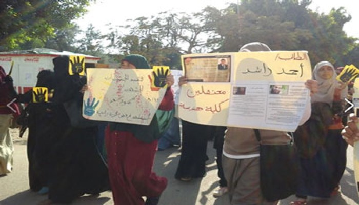 طالبات الإسماعيلية يتظاهرن رفضًا للانقلاب وتضامنًا مع المعتقلين