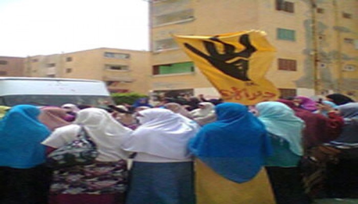 بالصور.. وقفة حاشدة لطالبات الأزهر بالسادات تأييدًا للرئيس مرسي