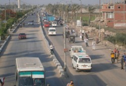 مباشر.. ثوار أبوحماد يتحدون إجرام الانقلابيين بسلاسل بشرية