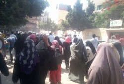 مشاركة نسائية كبيرة في مسيرة المطرية