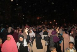 مباشر.. مسيرة ليلية بالعاشر من رمضان تهتف: مرسي رئيسي
