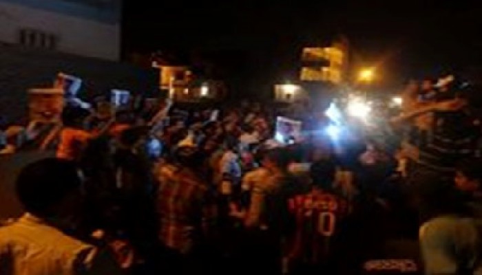 ثوار شبرا الخيمة يهتفون بإعدام السفاح في وقفة ليلية حاشدة