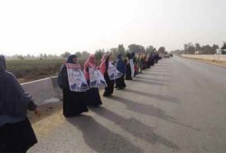 مباشر.. سلاسل بشرية بمنيا القمح لمقاطعة مسرحية الدم