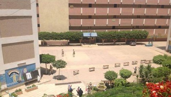 بالصور.. مدرسة المطرية الثانوية خاوية تمامًا