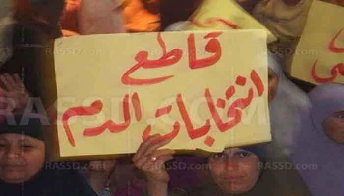 "العرب القطرية" تبرز فيديو يظهر تسويد الجنود لبطاقات السفاح