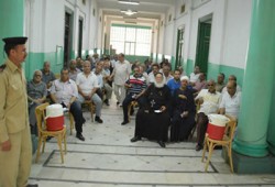 لجان المنيا تبحث عن ناخبين.. والكنيسة تحشد أتباعها