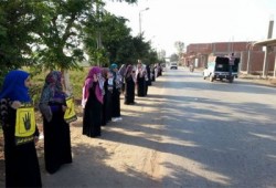 مباشر.. سلاسل بشرية بمشتول السوق رفضًا لمهزلة الدم والخيانة