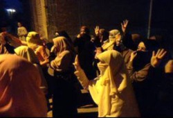 حرائر منية النصر يتظاهرن للمطالبة بدحر الانقلاب وتحرير المعتقلين