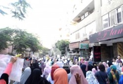 مسيرة تطوف شارعي الهرم وفيصل تندد بمهزلة الرئاسة