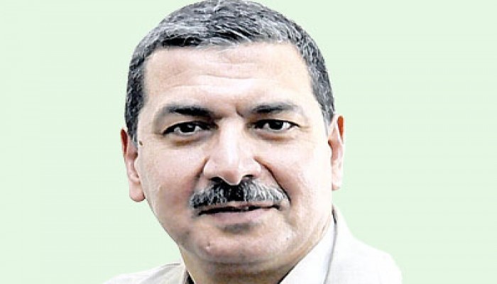 نقيب الصحفيين السابق: الإعلام المصري يفتقد المهنية في تغطية الأحداث