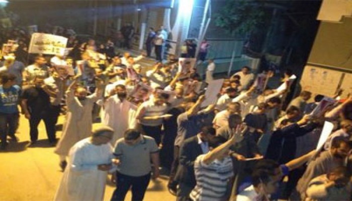 فيديو.. ثوار ابوكبير يجددون المبايعة للرئيس مرسي فى مسيرة ليلية