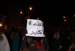 ثوار السويس يطالبون بالقصاص للشهداء في مسيرة ليلية حاشدة