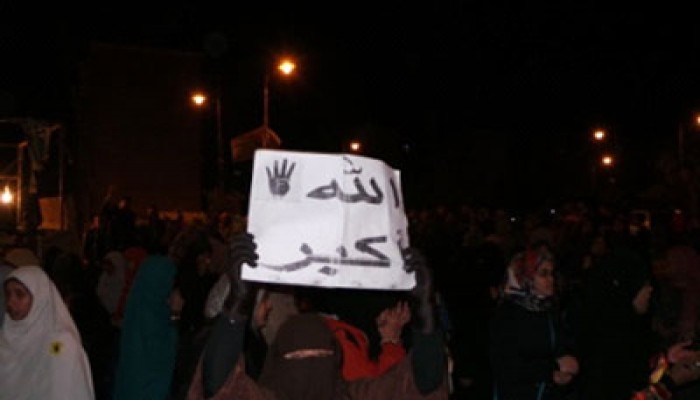 ثوار السويس يطالبون بالقصاص للشهداء في مسيرة ليلية حاشدة