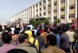 الانقلاب يقتحم كلية التجارة بجامعة الأزهر ويعتقل 40 طالبًا
