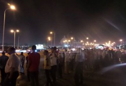 ثوار أكتوبر في وقفة حاشدة رفضًا لمسرحية الرئاسة