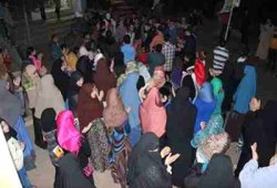 سلاسل بشرية بأجا تطالب بإسقاط الانقلاب وتحرير المعتقلين