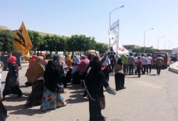 وقفة لطلاب تربية السادات للدعوة لمقاطعة "رئاسة الدم"