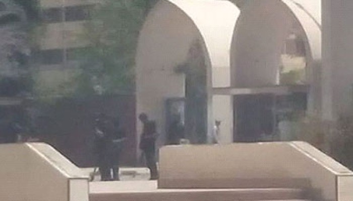 فيديو.. أمن الانقلاب يتعدي على مسيرة بجامعة أسيوط بالغاز والخرطوش