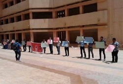 بالصور.. وقفة لطلاب جامعة حلوان
