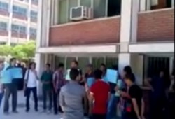 وقفة لطلاب حاسبات ‏أسيوط‬ تضامنًا مع معتقل توفي والده