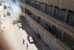 أمن الانقلاب يقتحم جامعة المنصورة ويعتقل طالبتين