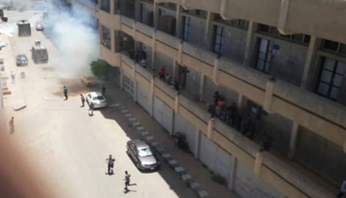 أمن الانقلاب يقتحم جامعة المنصورة ويعتقل طالبتين