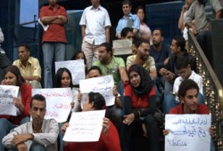 اعتصام صحفيي "البديل" يدخل يومه السابع