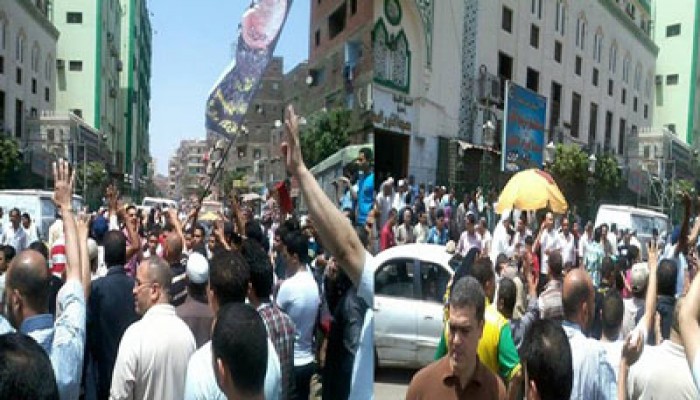 بالصور.. احتشاد ثوار المطرية في بداية أسبوع "قاطع رئاسة الدم"