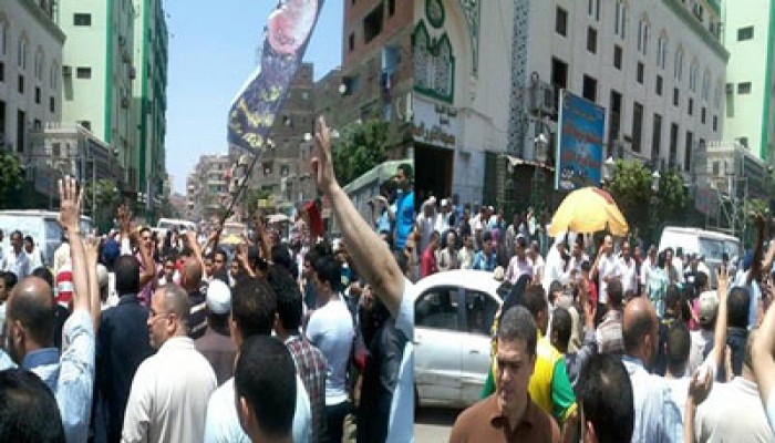 بالصور.. احتشاد ثوار المطرية في بداية أسبوع "قاطع رئاسة الدم"