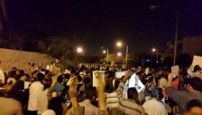 سلسلة بشرية على طريق شبين الكوم- السادات رفضًا للانقلاب