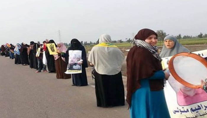 حرائر الفيوم يتظاهرن ليلاً رفضًا لاغتصاب الخائن للسلطة