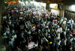 ثوار الزقازيق يطالبون بالقصاص للشهداء في مسيرة ليلية حاشدة