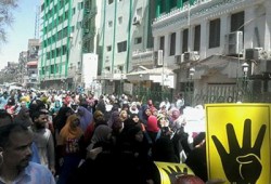 مشاركة واسعة لحركة "نساء ضد الانقلاب" بمسيرة المطرية