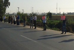 سلسلة بشرية على طريق بني سويف- الفيوم للتنديد بجرائم الانقلاب