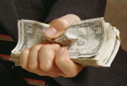 الدولار يسجل أعلى سعر له أمام الجنيه منذ الانقلاب العسكري