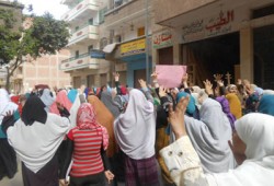 "حرائر دمنهور" يتوعدن بإسقاط الانقلاب ومحاكمة قادته في مسيرة