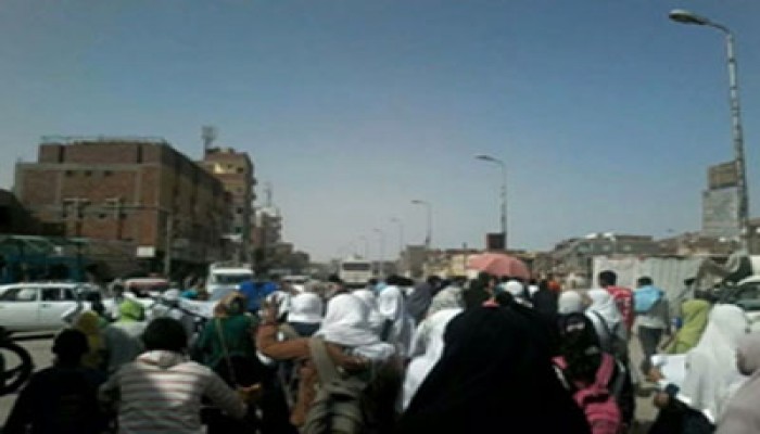 بث مباشر.. وقفة لطلاب المعهد الفني الصناعي بأسوان لرفض الانقلاب