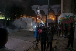 حريق بالمدينة الجامعية بالأزهر نتيجة إطلاق قنابل الغاز بكثافة