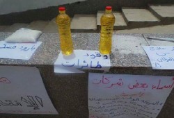 معرض ساخر بجامعة السويس يندد بتحكم الانقلاب في الصناعات