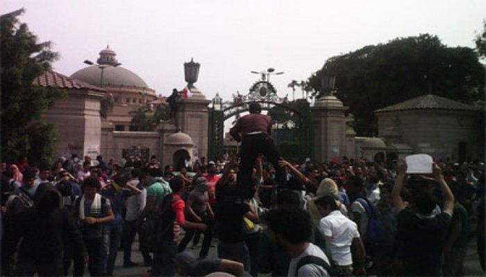 الانقلاب يفصل 173 طالبًا بجامعة القاهرة